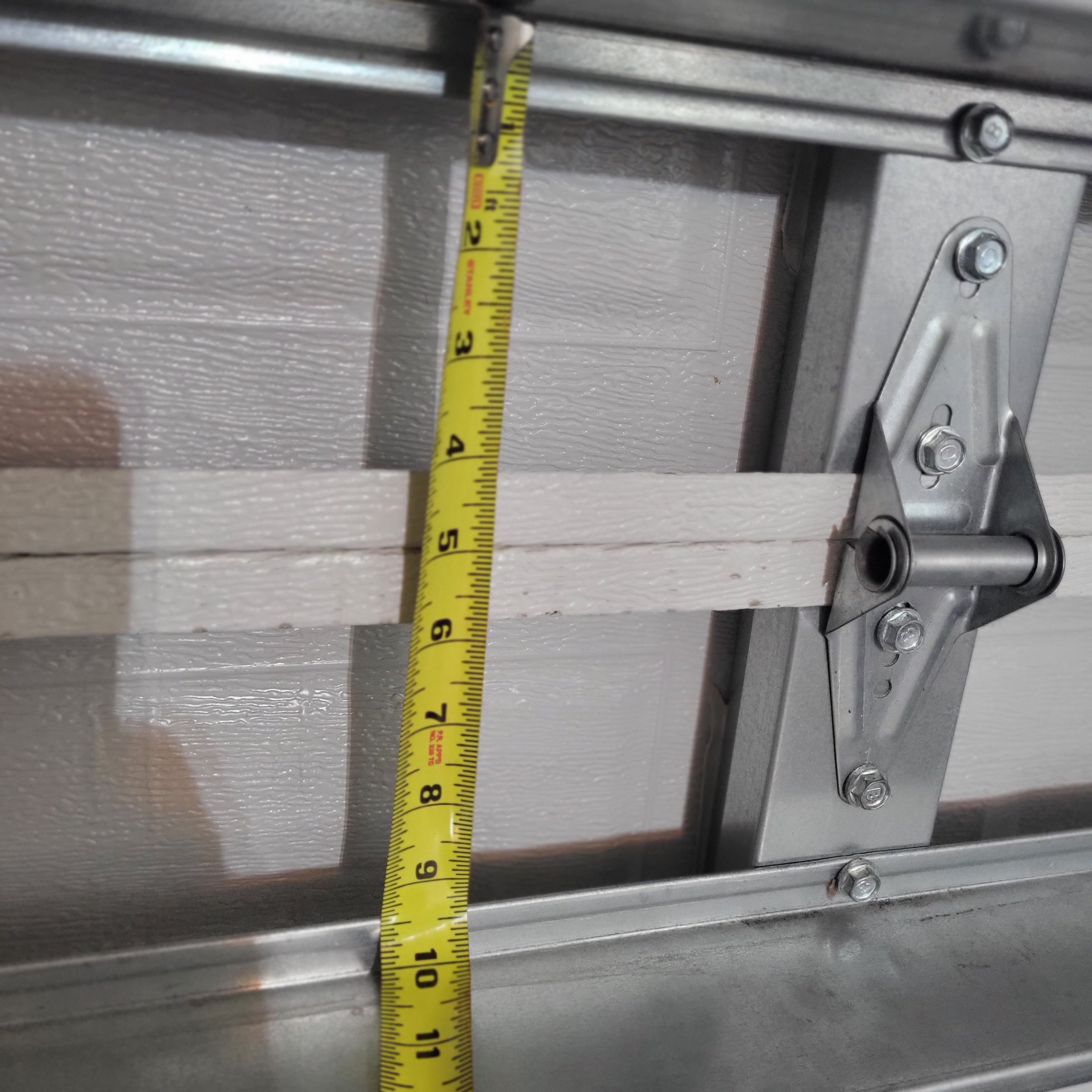 Measuring Panel Door With Strut 